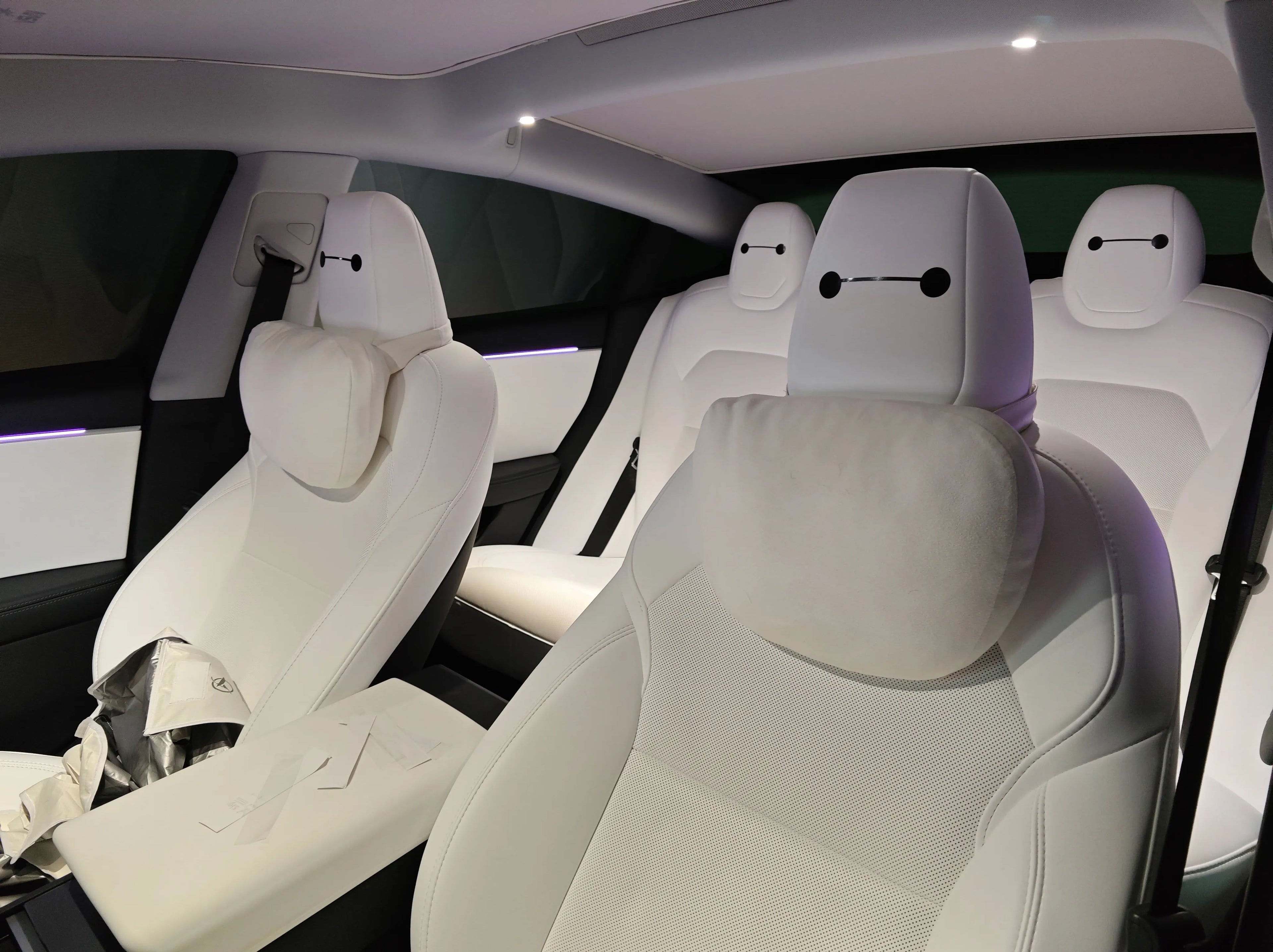 Christmas Hat for Tesla Model 3/X/S/Y Seats (2 hats with 2 pair of eyes)